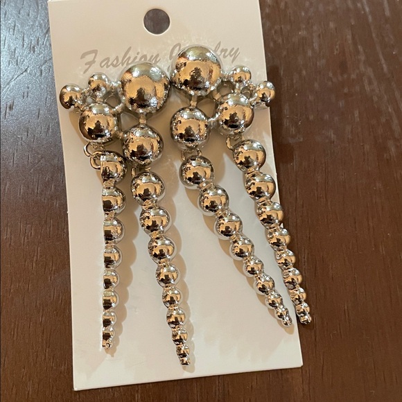 Silver Pearl Cascade Drop Earrings - Elegant Women's Jewelry - Picture 9 of 10